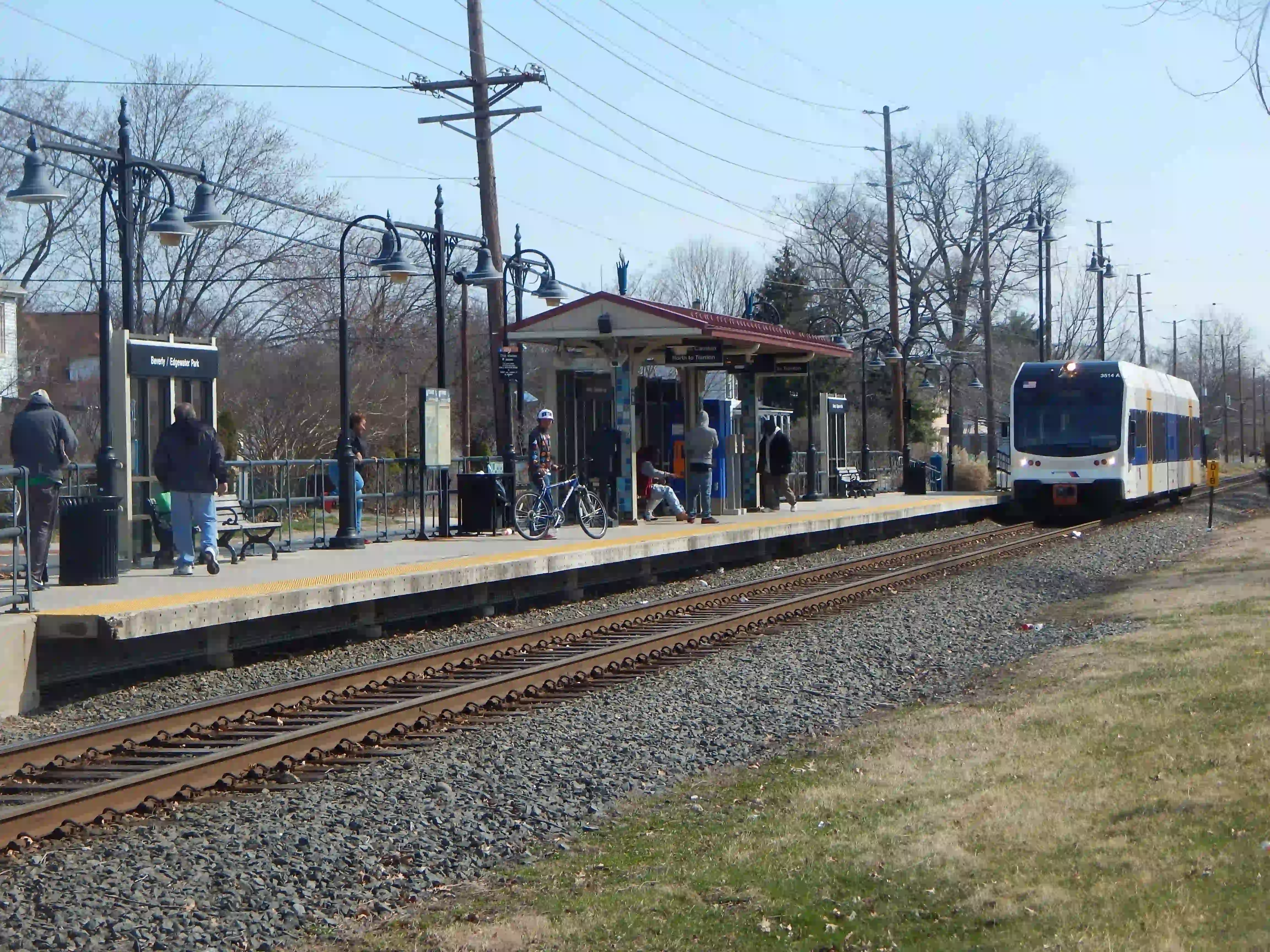 Beverly/Edgewater Park River LINE Station